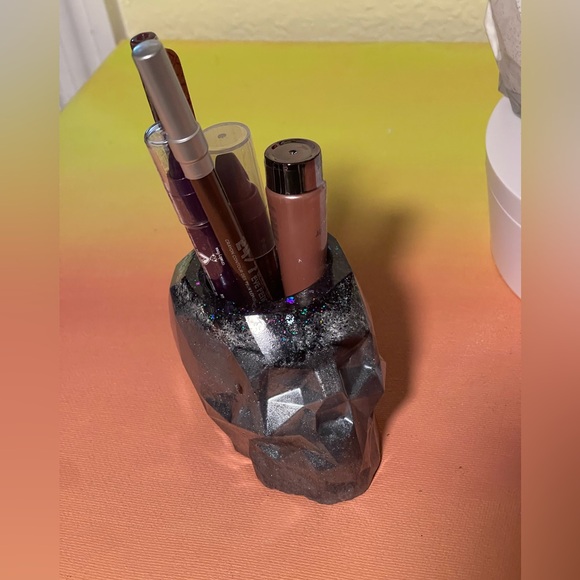Resin Skull Makeup Holder **Multiple available** Handcrafted - Picture 13 of 15